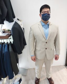 Light brown meets light blue—an elegant pairing that radiates warmth and sophistication. The shirt choice adds a fresh, modern touch to the classic suit! 😍
.
.
#ethanmen #ethanmensuit
#tan #brown #suits #blue