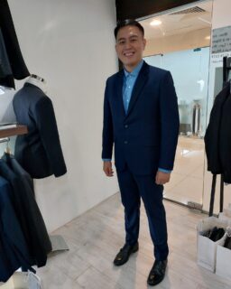 A sharp dark suit: the ultimate sartorial cheat code 👑
.
.
#ethanmen #ethanmensuit
#sartorialstyle #menswear #suits #styleinspiration